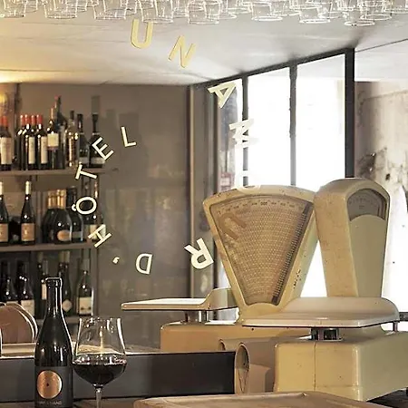 Le 19-21 - Un D'hotel