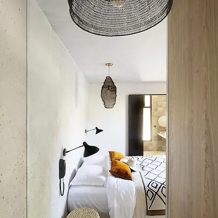 Le 19-21 - Un D'hotel לאוקאט