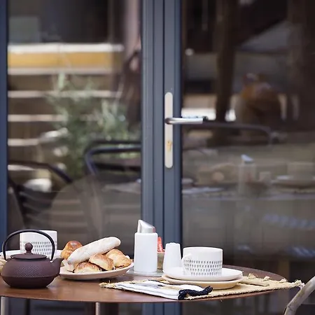 Le 19-21 - Un D'hotel Hotel