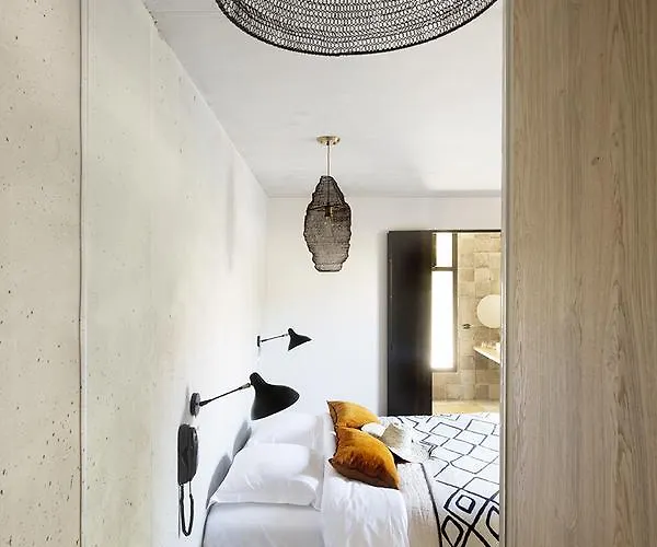Le 19-21 - Un D'hotel לאוקאט